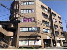 はあとねいる 生駒店の雰囲気（生駒駅より徒歩3分。このビルの5階にサロンがございます！）