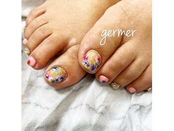 ジェルメ(germer)/お花をを敷き詰めたフットネイル