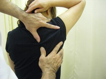 国府宮肩こり腰痛センターの写真/肩や首の辛さは、仕事やスマホなどからの姿勢の悪さから？！骨盤や全身のゆがみをチェックします◎