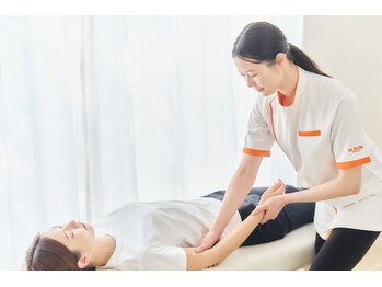 カラダファクトリーそごう 大宮店の写真/肩回り集中◎辛い肩こりにお悩みの方へ！【＼とにかく肩を重点的に！／肩甲骨×骨盤調整コース60分3300円】