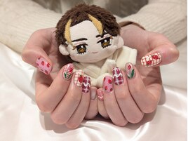 レトロないちごネイル