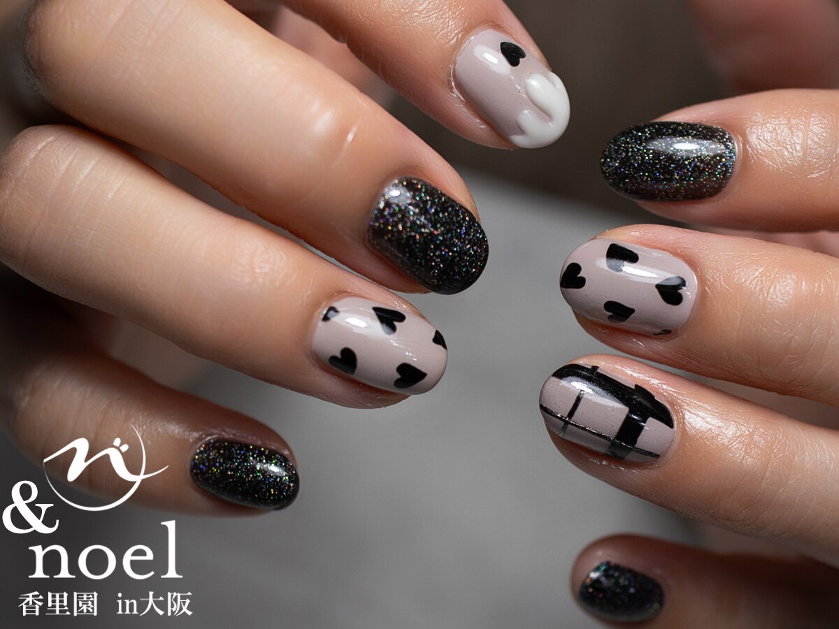 2025年-2026年冬トレンド】ブラック ハートのネイルデザイン集｜人気順