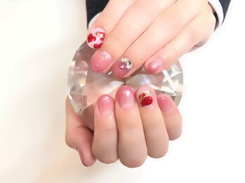 ココロバ ネイルアンドビューティーサロン(COCOLOBA)/ハート×ビジューネイル♪