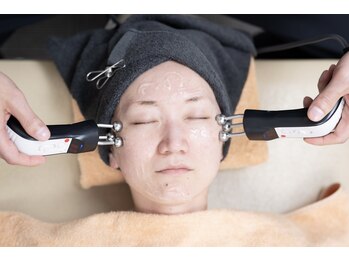 コパ整骨院/立体EMSスティックで筋肉を刺激