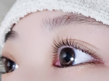 エスポワール(ESPOIR)の写真/【最新まつ毛パーマ☆セラムラッシュリフト】根元から自然な立ち上がり♪ナチュラル上品で好印象な目元へ
