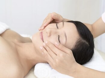 目元 口元のたるみ 眉間シワ改善専門サロンの写真/年と共に濃く長くなるほうれい線の原因は「内臓疲労」！