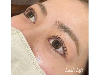 フォーチューンの写真/【大人気まつげパーマ☆初回￥4400/再来￥4000】次回から更にお得♪くるんと上向きまつ毛ですっぴん美人♪