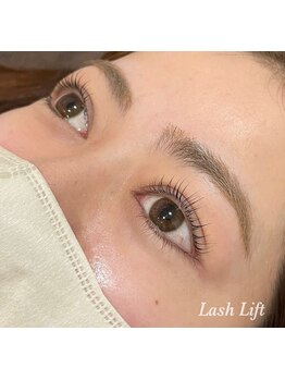 ナチュラル上品な目元にしたい