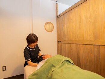 クマの冬眠 南川添店/施術風景