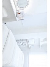 キャス(KYAS)&nbsp;白 部屋