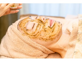 サロン ド ノーブルの写真/シミしわ・くすみにアプローチ!ハーブピーリングで年齢に負けない輝く肌を応援★
