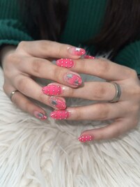 個性派ぴんくネイル☆