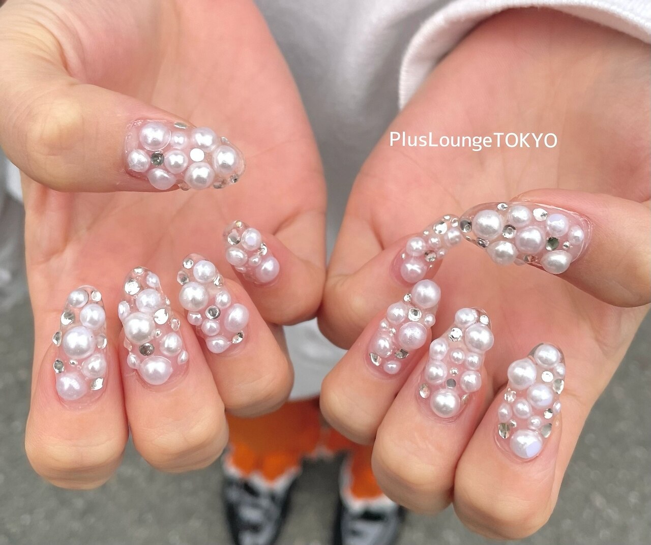 2025年秋トレンド】ストーン埋め尽くしのネイルデザイン集｜人気