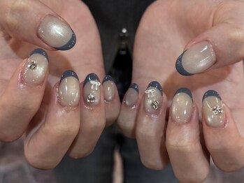 くすみカラーフレンチ