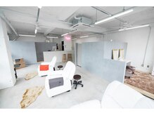 ビューティーサロン シュクレ 名駅店(shucre)/明るい店内で施術♪