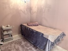 落ち着いた色合いでゆっくりと心から満たされる空間です。