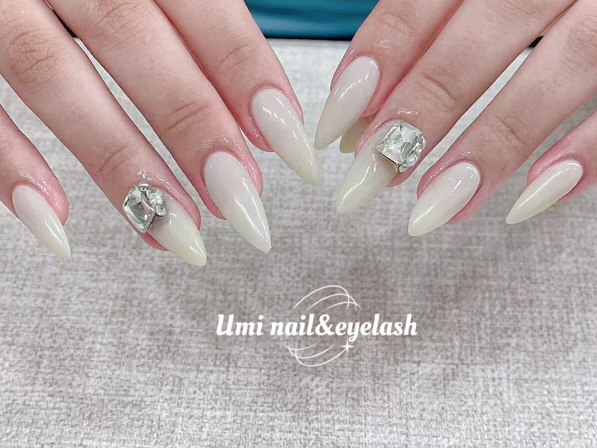 2026年冬トレンド】ホワイト ワンカラーのネイルデザイン集｜人気順