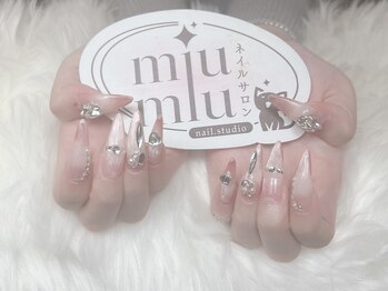 ミュウミュウ(miumiu)/冬限定ネイル特集