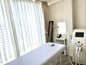 ビーモア 自由が丘(B MORE)/白を基調とした光が差す店内☆