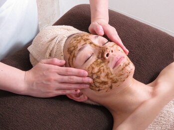 サロンドペシェ(salon de peche)の写真/毛穴の開きや黒ずみ等にお悩みの方必見!初めての方も◎剥離なしの、ハリツヤUP幹細胞入りハーブピーリング!