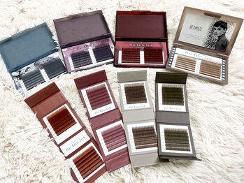 クレーヌ(CREINE)の写真/フラットラッシュ・Wフラットラッシュ・カラーエクステなど種類豊富に取扱◎【100本￥4,480～】