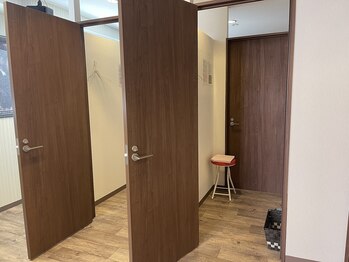 オレンジカイロプラクティック/(お着替えスペース)