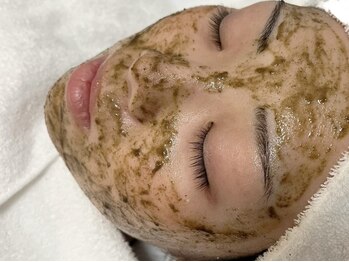 サロン ド ヴィーダ(salon de VIDA)の写真/【剥離なし】ハーブピーリングで本気の肌質改善♪お肌の土台まで育て、美肌へ導きます♪ダウンタイムなし◎