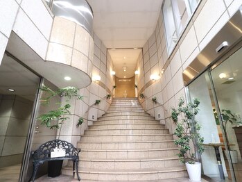 アンヨガスタジオ(Ann Yoga Studio)/開放感のある入口♪