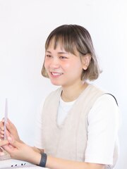 中溝　恵美(美容業界20年　+glow サロンディレクター)