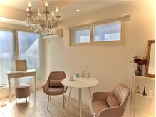 カリス(Salon de Charise)/オシャレな内装で心も満たします