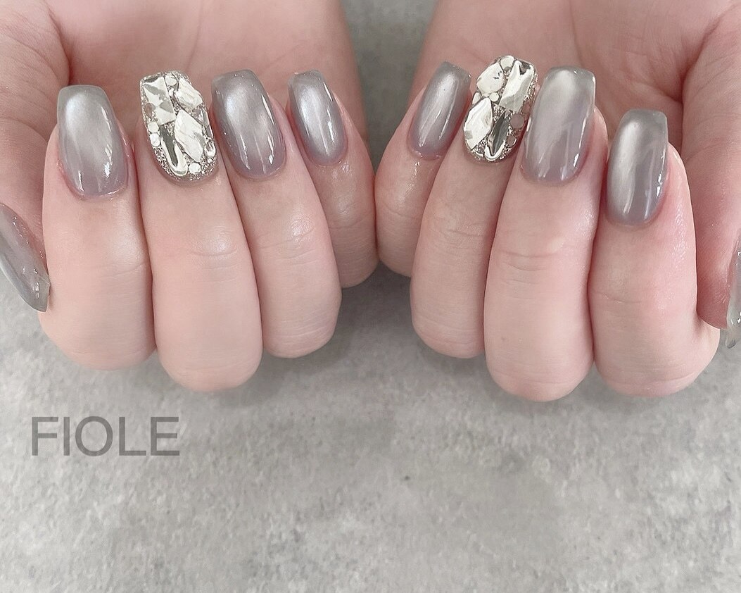 2025年-2026年冬トレンド】グレー デート ハンドのネイルデザイン集