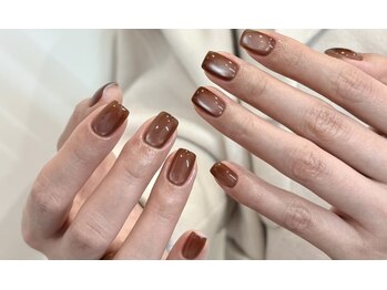 エイナネイル(einanail)の写真/マグネット70色/カラー600色/ラメ150色/ホロ50色/オーロラ35色/ミラー35色をご用意★パーツの種類も豊富♪