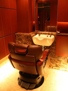 ヘアモード キクチ 銀座店(HAIR MODE KIKUCHI)/本格的で高級感ある施術台
