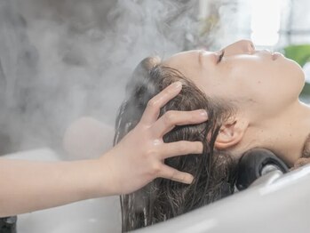 ルート バイ リズム(lab. root by r-ism)の写真/頭皮がゆるむと、顔もゆるむ。だから"まず頭皮″抜け毛が気になる方にも、お顔のもたつきが気になる方にも!