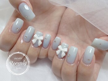 ルブリー(roovely)/淡いブルーネイル