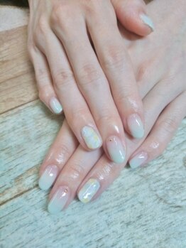 爪工房 コォム(kam)の写真/《丁寧なケアに定評有》クール系～エレガント系までお任せ下さい!シンプルながらお好みの指先に仕上げます!