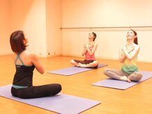 ホットヨガサロン ラビエ 津田沼店/2.次に身体をゆるめます