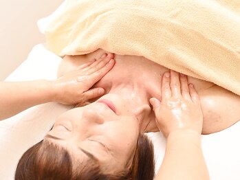 ミーツ(Meets)/デコルテのマッサージ