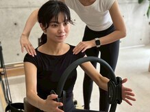 トム(Thom)/ピラティスレッスン風景