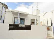 エステ&リラクゼーション 結の雰囲気（店舗は白の平屋建てとなります。店内個室完備!!）