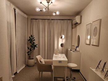 ネイルサロン ガナ(GANA)の写真/【完全個室】リラックスできる空間で、一人一人のご要望に沿った提案と技術で美爪に♪