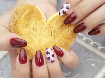 アイビー(Aivy)/手描きハートネイル