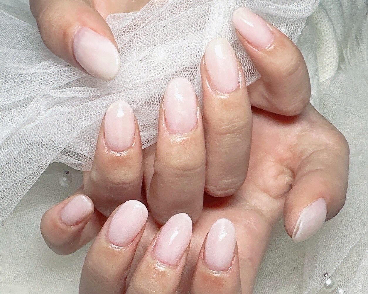 2026年冬トレンド】ホワイト ワンカラー ハンドのネイルデザイン集
