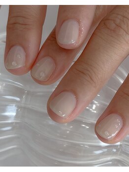 シロ(shiro)の写真/生活しやすく清潔感ある指先◎短い爪をキレイに縦長に魅せたい方へ贈るデザイン