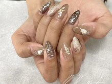 ブラウン&ベージュネイルでお洒落な手元に◎