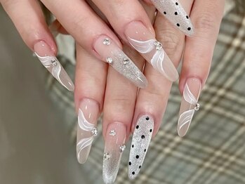 ジェジェネイル(JJ'sNail)の写真/長さ出しでデザインの幅も広がる☆シンプル系～華やか系まで♪美フォルムを成形！長さ、形ご相談ください！