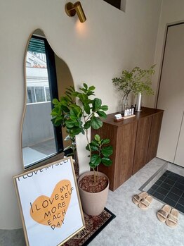 ポポネイル カミノウラテン(POPO NAIL)の写真/【頑張るあなたに寄り添うサロン】落ち着いた空間で、仕事帰りに自分時間を◎まつげもネイルもおまかせ♪