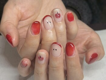 プラスミー(+me)の写真/迷わず楽しめる定額ネイルは季節ごとのシーズンデザインで指先から華やかに。心躍るトレンド溢れる指先に*