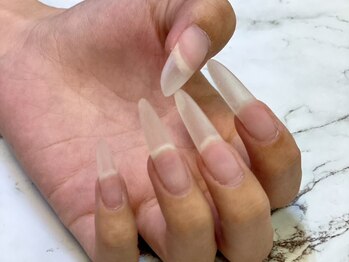 ハニービー(Honey Bee)の写真/【数ミリの長さだしでも対応】お手頃価格で大満足の上品な仕上がりに♪折れてしまったお爪も自然な形に◎