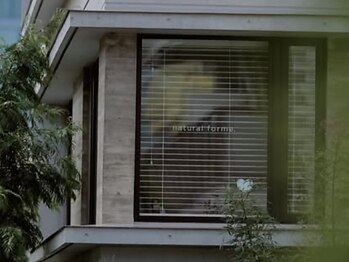 natural forme表参道【美容整体・小顔矯正・フェムケア】の写真/骨格の細部から創り上げる【オートクチュール小顔矯正】年齢によるもたつきを解消し洗練された大人の美顔へ